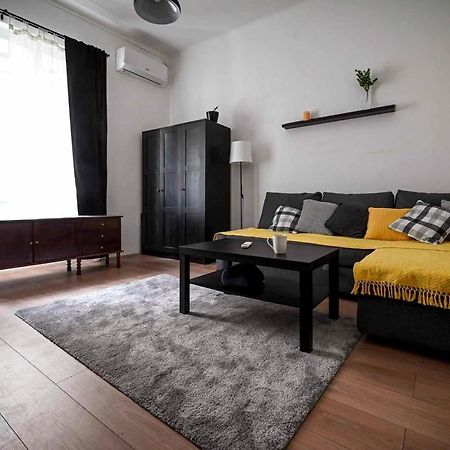 Step Apartments Belgrado Esterno foto