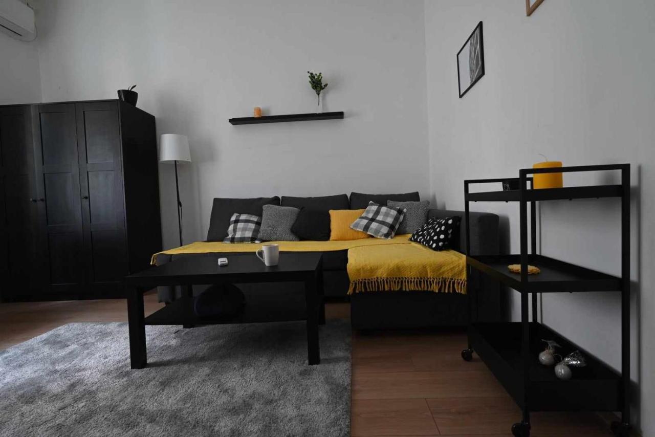 Step Apartments Belgrado Esterno foto